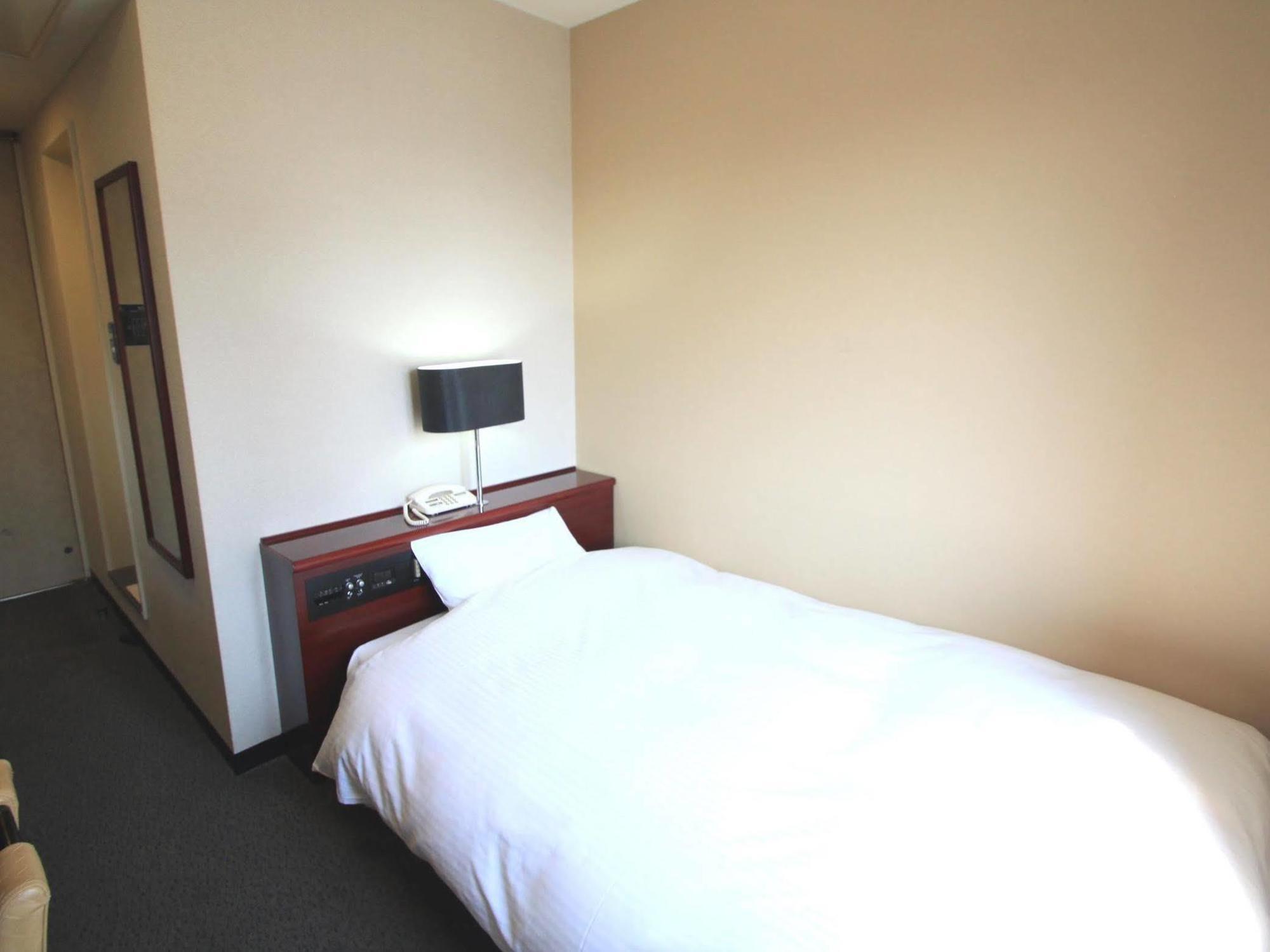Apa Hotel Tsubamesanjo Ekimae Eksteriør bilde