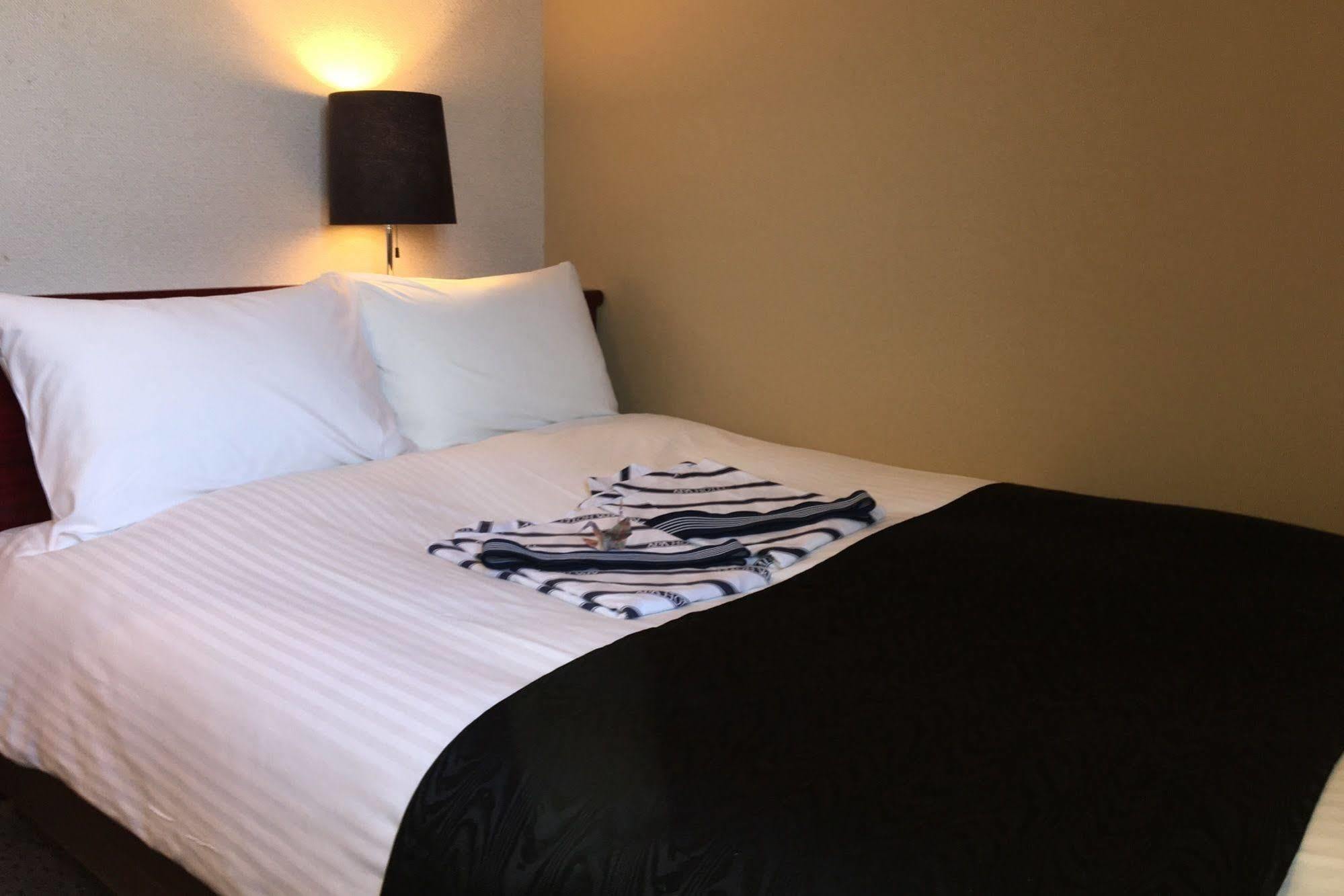 Apa Hotel Tsubamesanjo Ekimae Eksteriør bilde