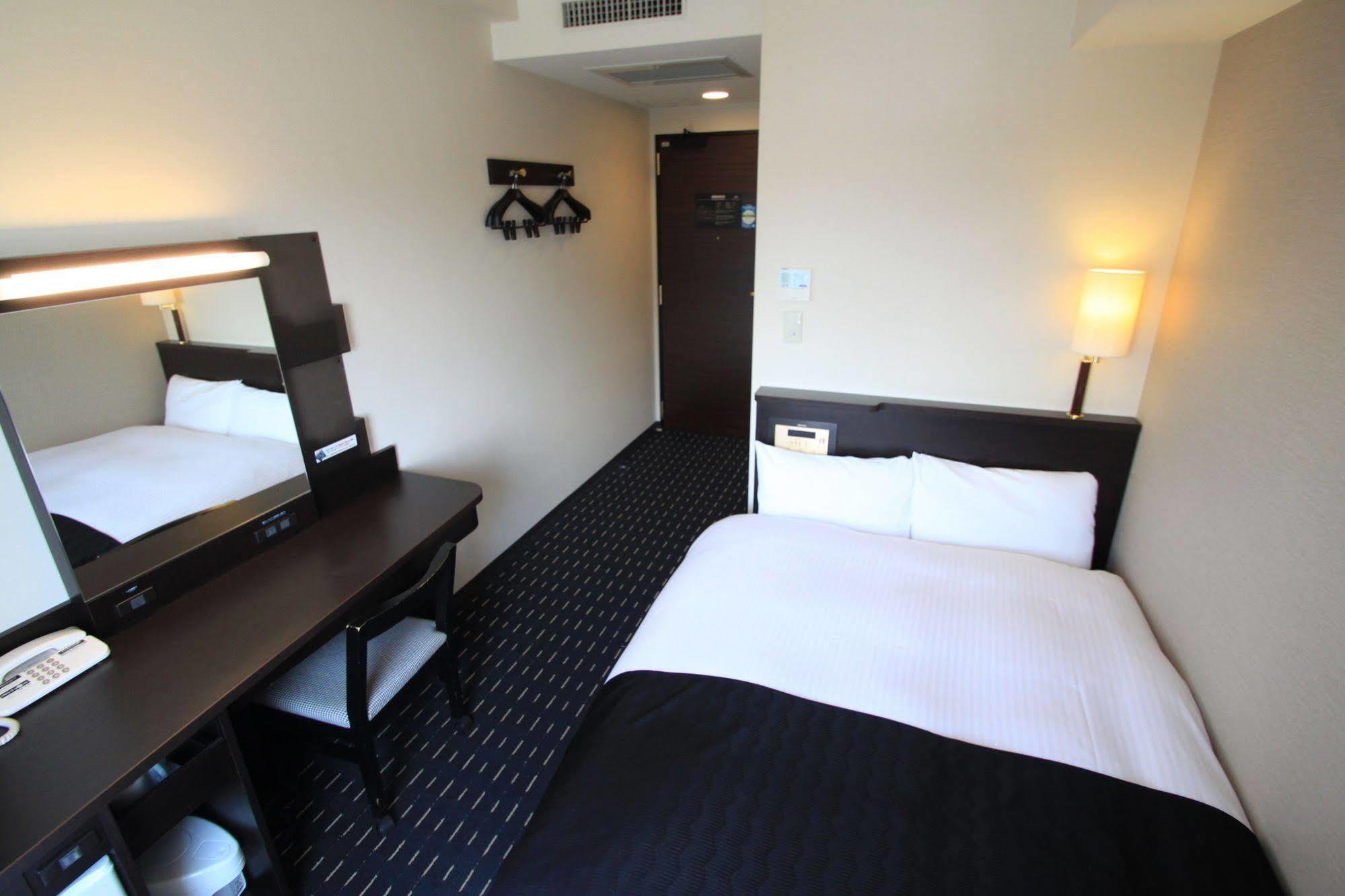 Apa Hotel Tsubamesanjo Ekimae Eksteriør bilde